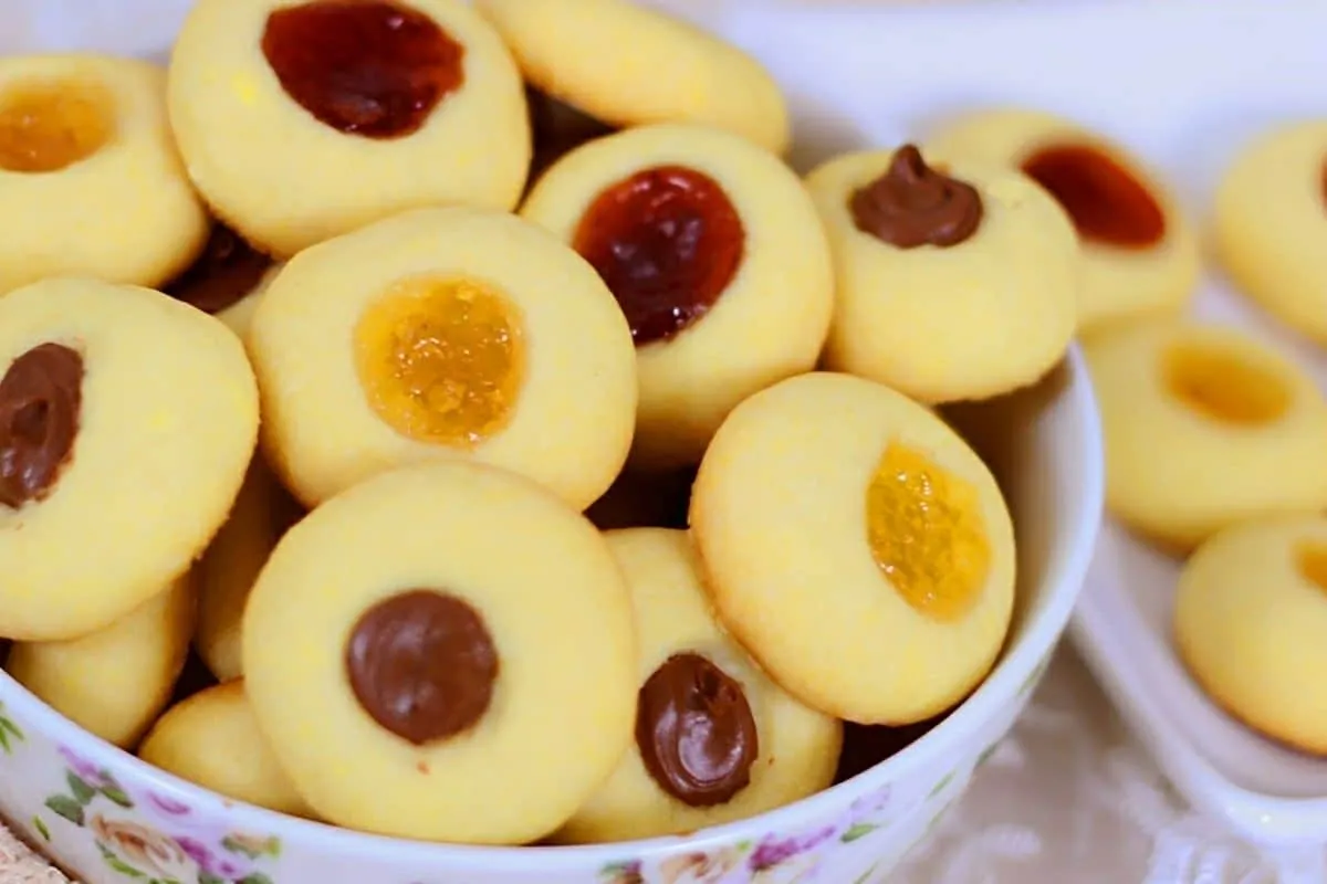 Biscoitinho caseiro que derrete na boca muito fácil de fazer