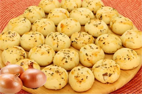 Biscoitinho de cebola feito com creme de cebola receita prát