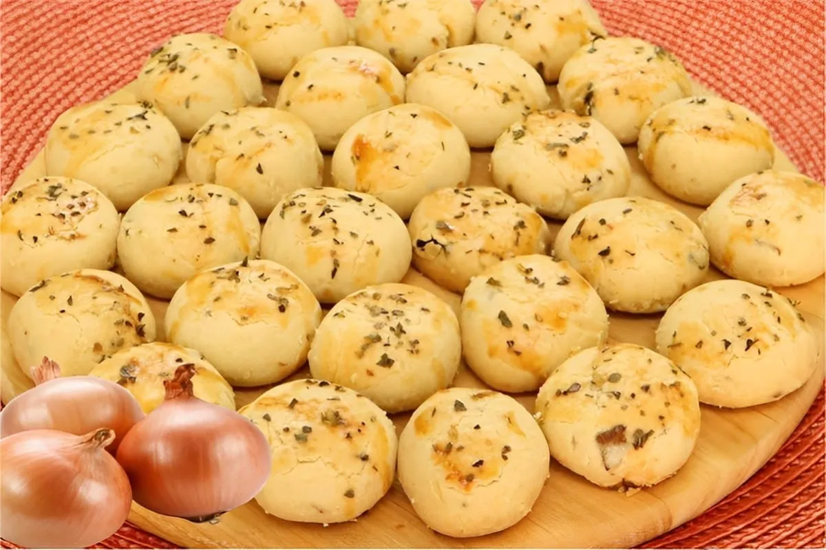 Biscoitinho de cebola receita fácil feita com apenas 3 ingre