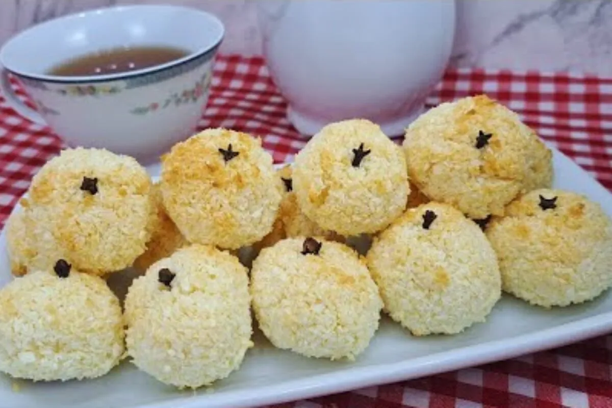 Biscoitinho de coco: parece um beijinho e é muito simples de