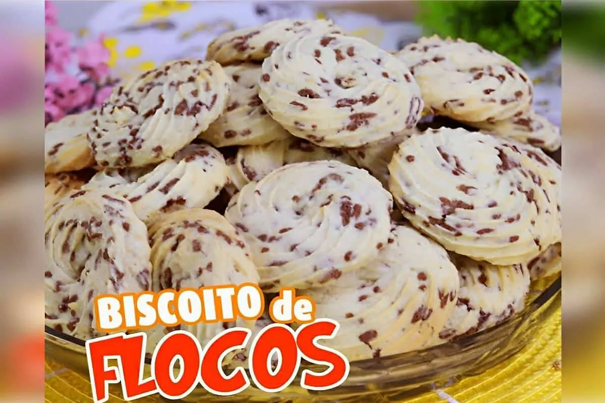 Biscoitinho de flocos derrete na boca uma delícia para servi