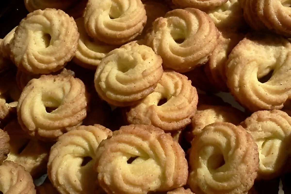 Biscoitinho de fubá mineiro da vovó fácil e delicioso de faz