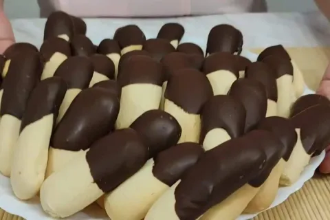 Biscoitinho de leite condensado com chocolate delicioso, fác