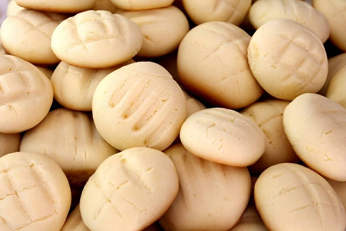 Biscoitinho de maisena com leite condensado é só misturar os