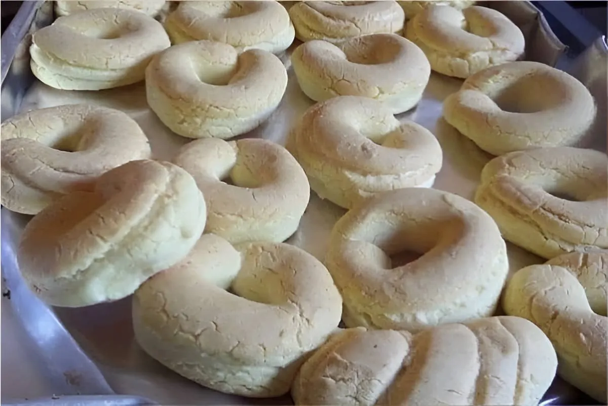 Biscoitinho de queijo da casa da vovó receita fácil e com sa
