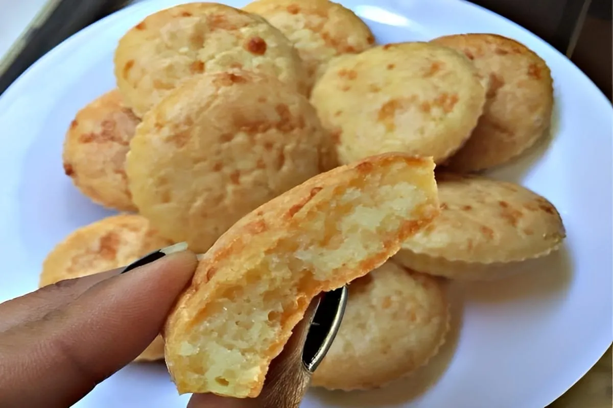 Biscoitinho de tapioca com parmesão muito fácil é só mistura