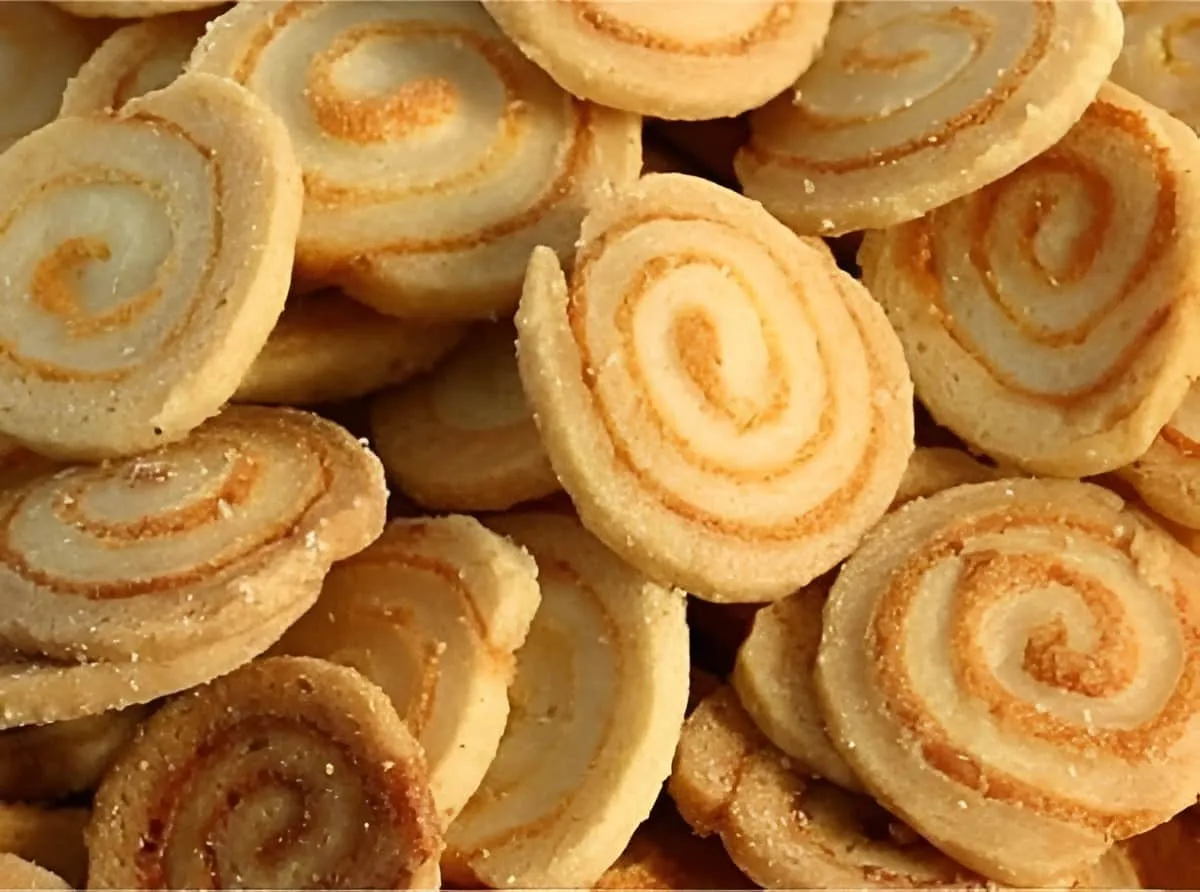 Biscoitinho medalhão de queijo ou biscoitinho de parmesão si