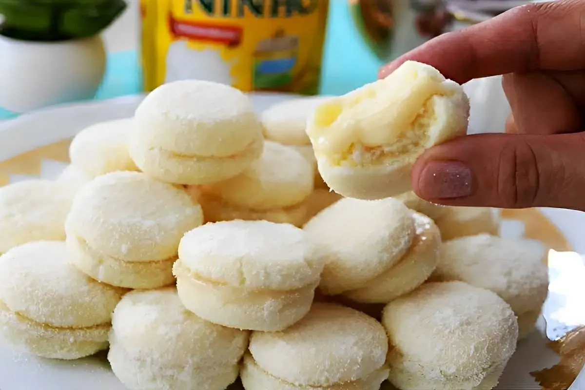 Biscoitinhos de Leite Ninho recheados simples e deliciosos p
