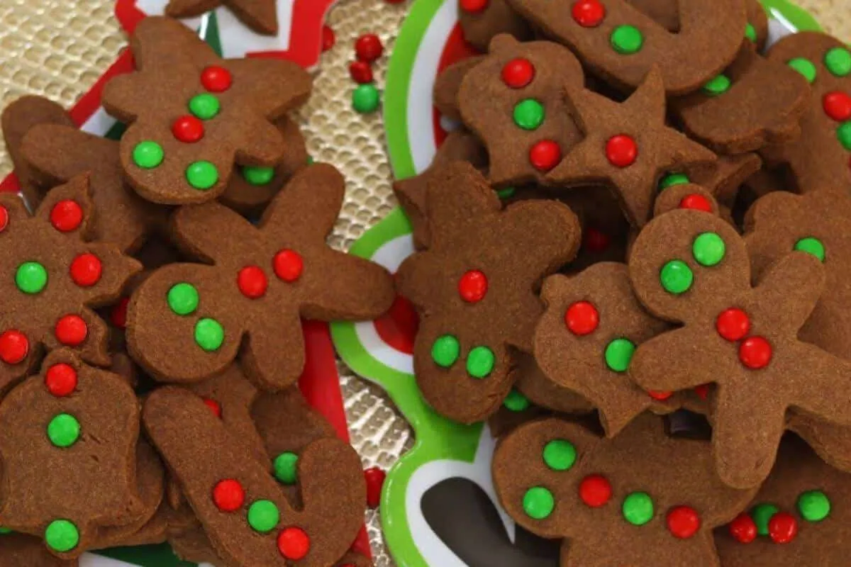 Biscoitinhos natalinos de chocolate fácil de fazer e vai ser