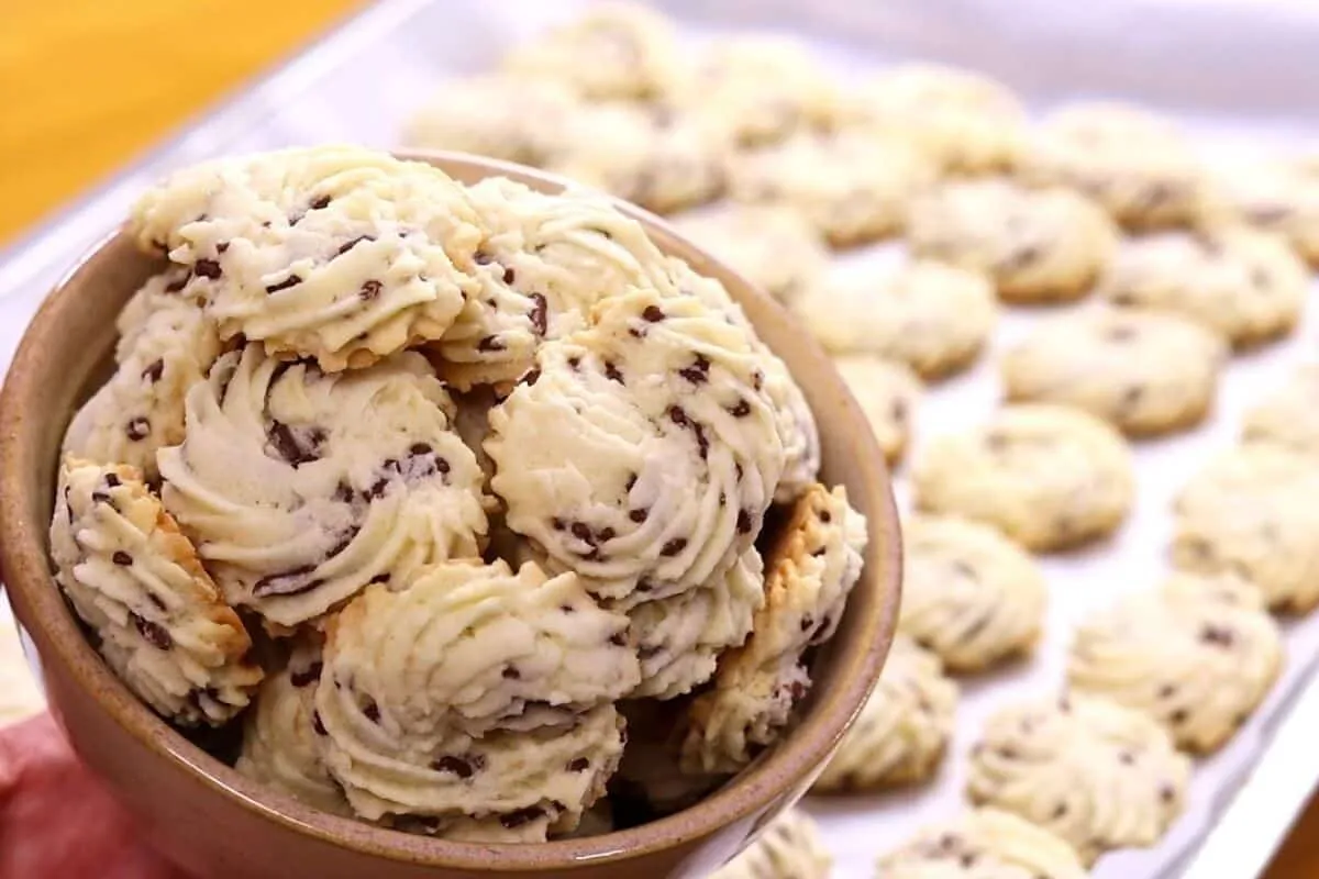 Biscoito amanteigado crocante feito com ingredientes simples