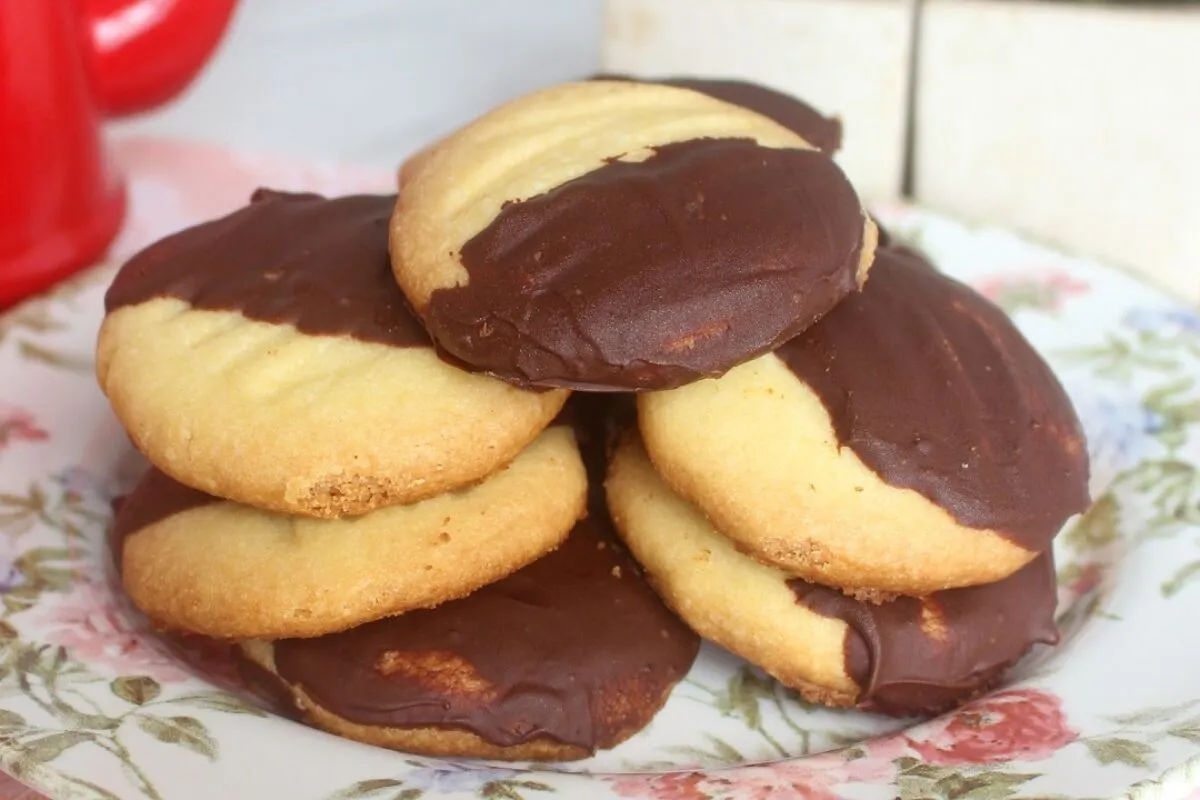 Biscoito amanteigado que derrete na boca e é perfeito para a
