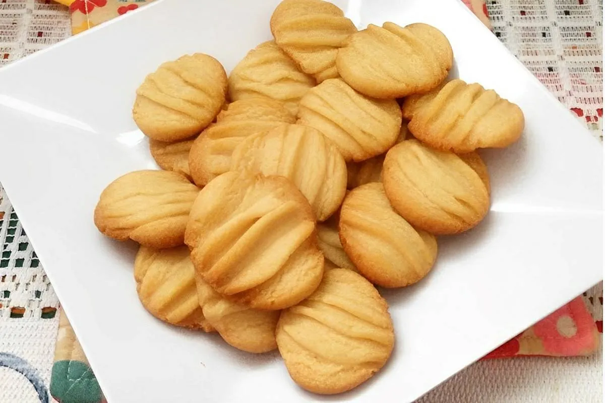 Biscoito amanteigado simples com apenas 3 ingredientes perfe