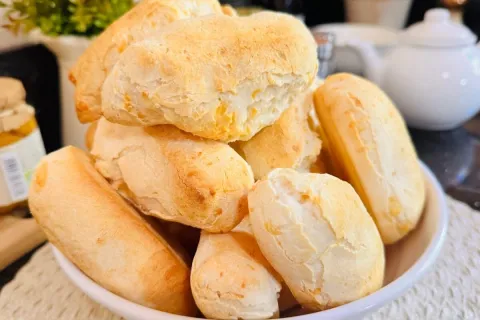 Biscoito caipira delicioso e crocante para saborear no chá d