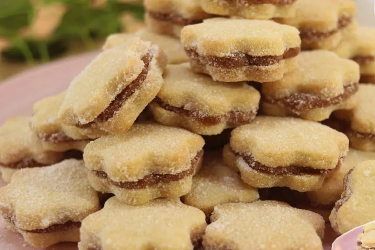 Biscoito casadinho de doce de leite que derrete na boca e re