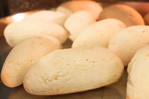 Biscoito chimango de polvilho assado, crocante e fácil de pr