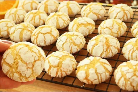 Biscoito craquelado de laranja crocante por fora e macio por