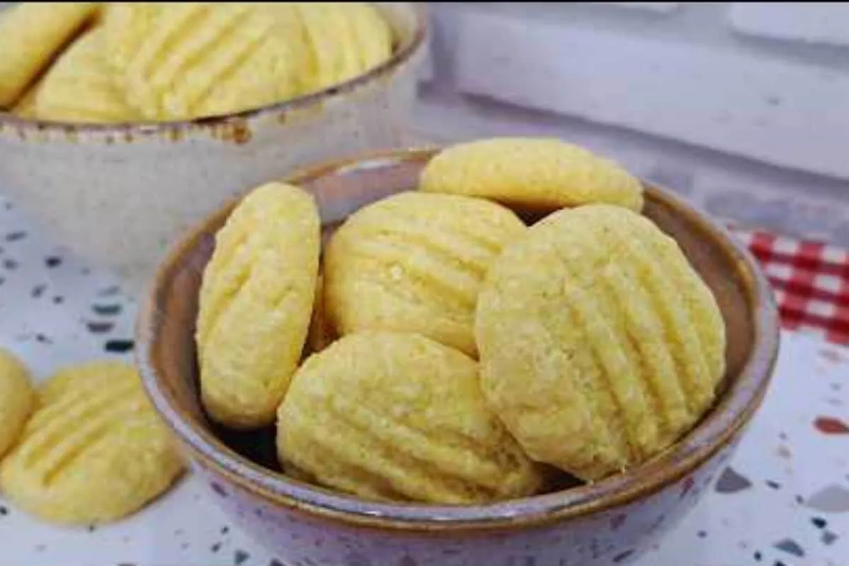 Biscoito de fubá com coco sem glúten: derrete na boca e é pe