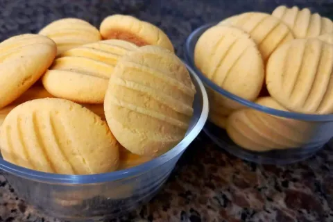 Biscoito de fubá sem trigo da vovó para o lanchinho da tarde