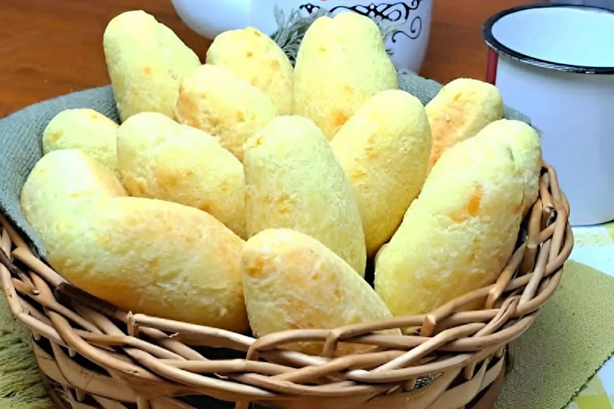 Biscoito de polvilho assado crocante e fácil de fazer perfei