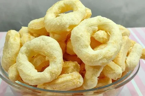 Biscoito de polvilho assado da vovó fica delicioso com uma x