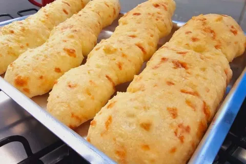 Biscoito de polvilho assado grandão e fofinho para o café da