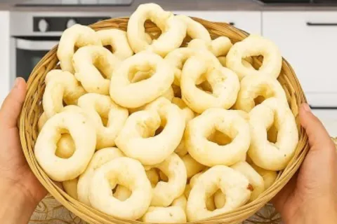 Biscoito de polvilho com 3 ingredientes: receita fácil e ráp