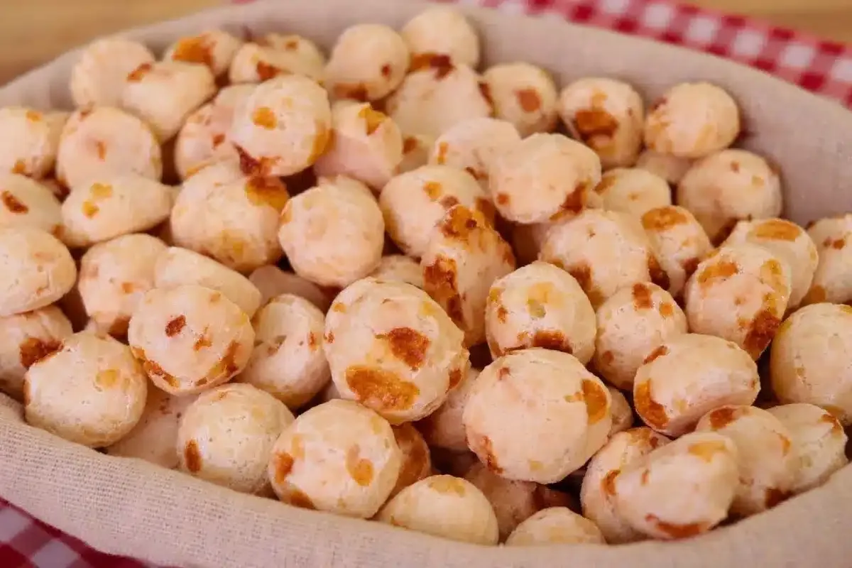 Biscoito de polvilho com queijo que rende bastante perfeito