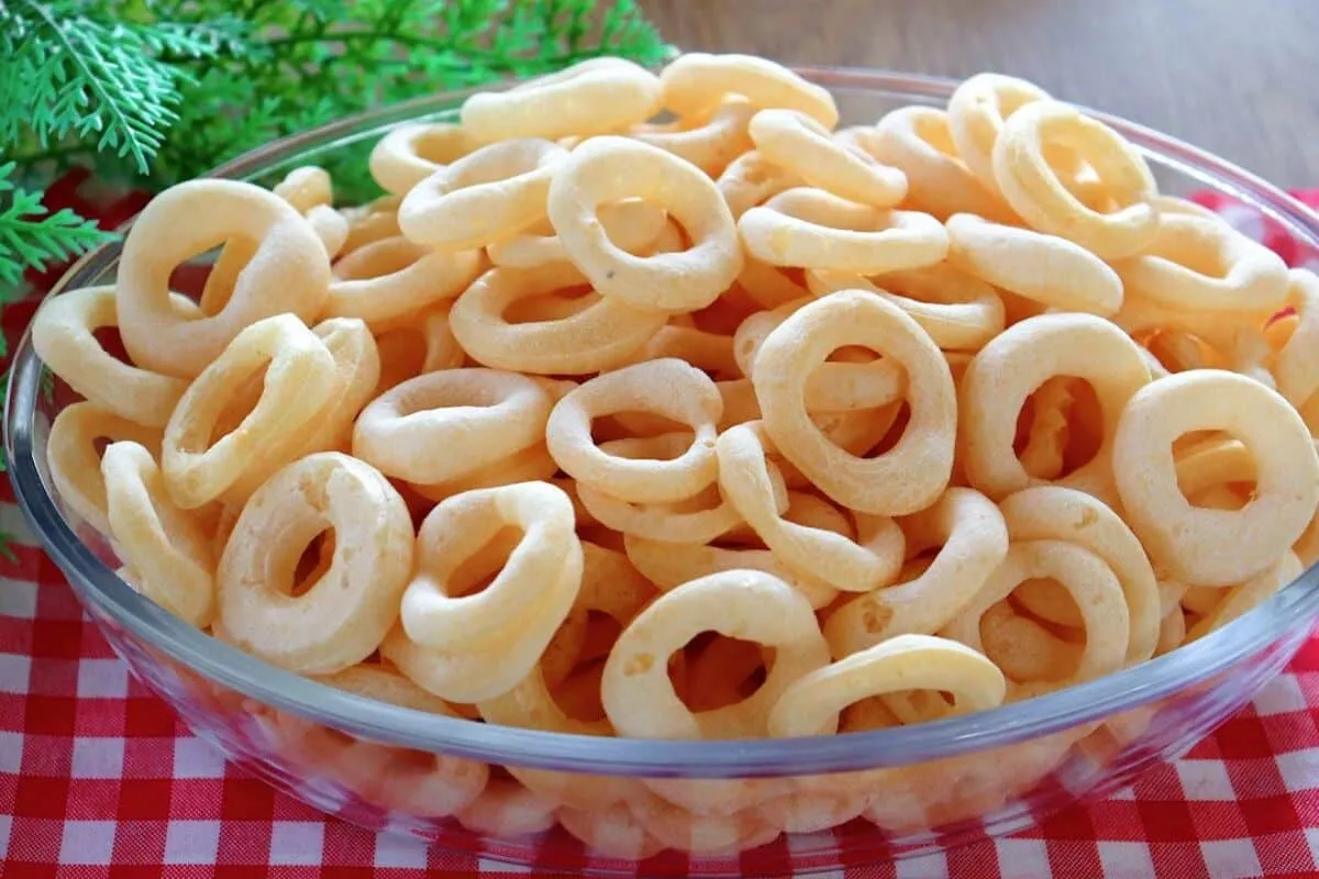 Biscoito de polvilho crocante e viciante que rende muito, um