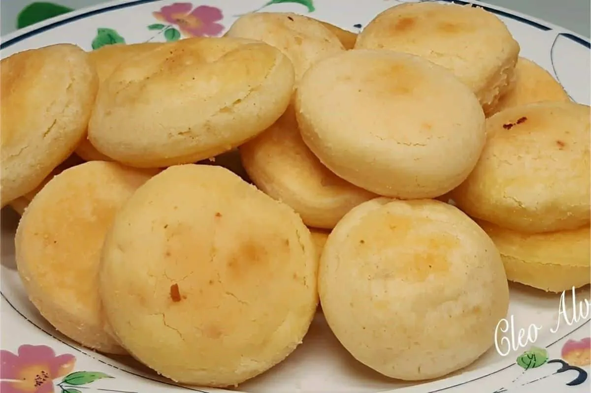 Biscoito de polvilho de frigideira delicioso e pronto em pou