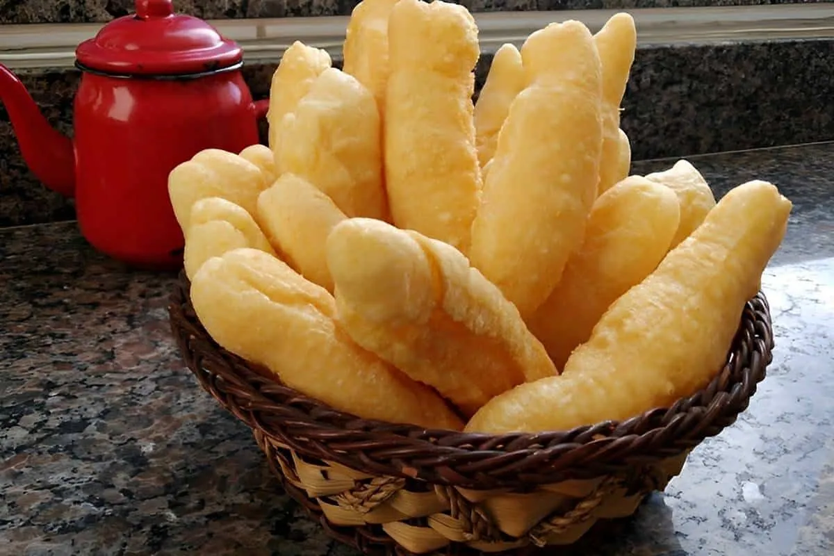 Biscoito de polvilho frito para servir com café ou até mesmo