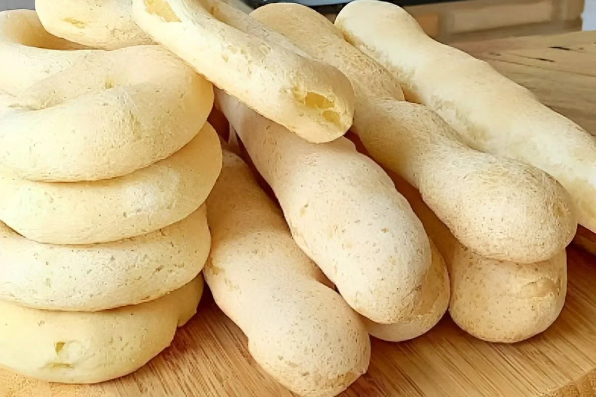 Biscoito de polvilho na batedeira sequinho e crocante é só b