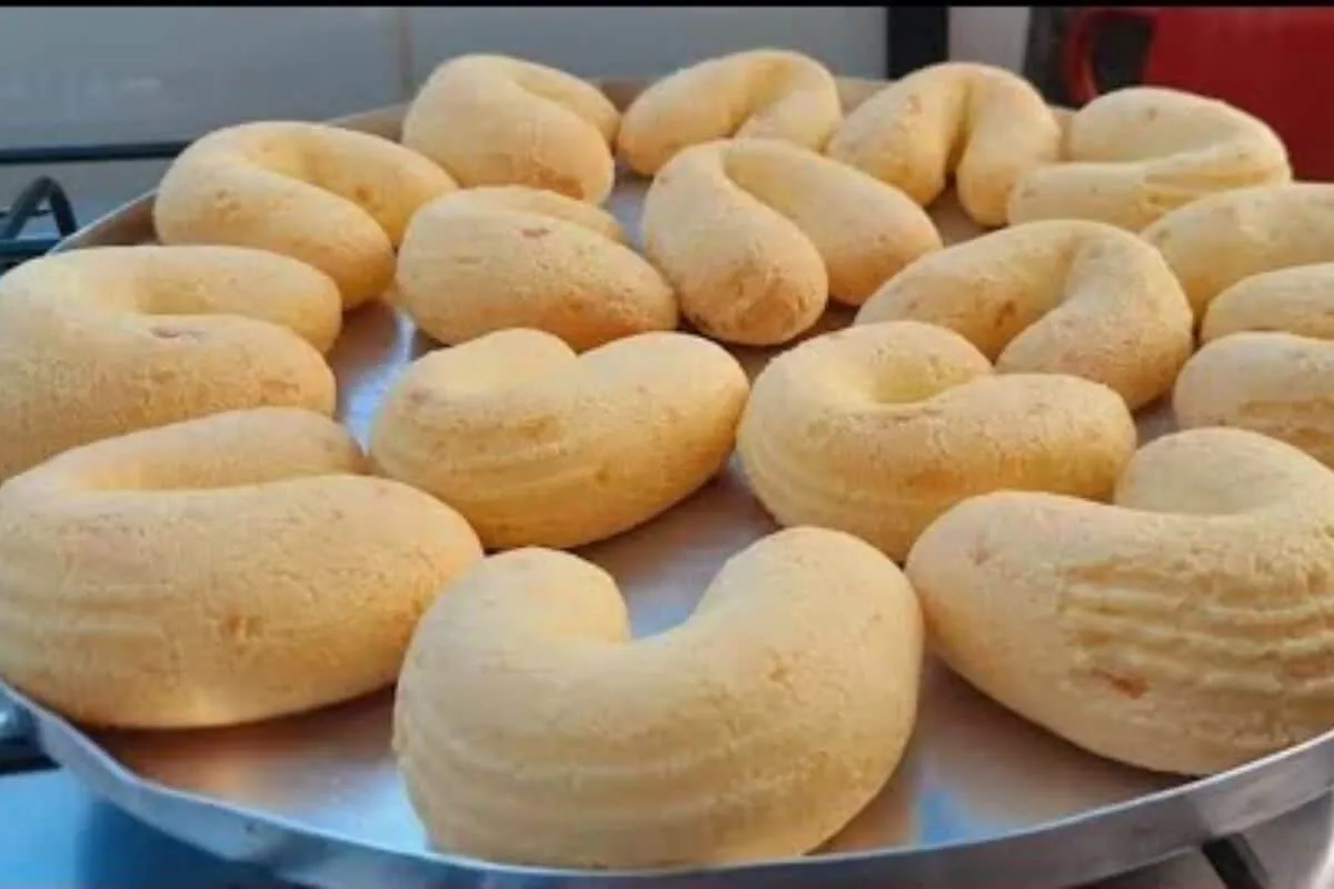 Biscoito de queijo sem escaldar: crocante por fora e não mur