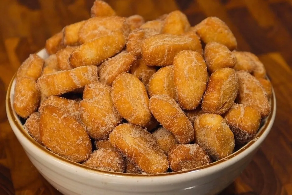 Biscoito frito amanteigado para o café: crocante por fora e