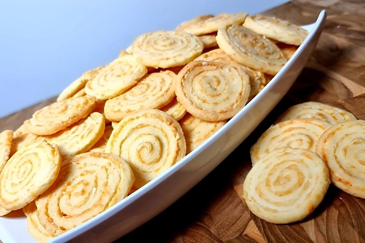 Biscoito medalhão de queijo delicioso e feito com ingredient