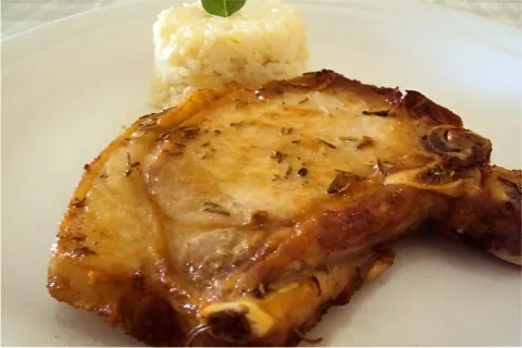 Bisteca na panela de pressão fica muito macia e pronta em po