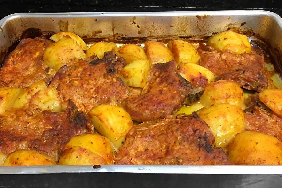 Bisteca no forno fica pronta rapidinho e fica com um sabor i
