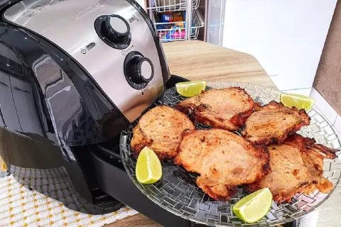 Bisteca suína muito suculenta feita na air fryer sem sujeira