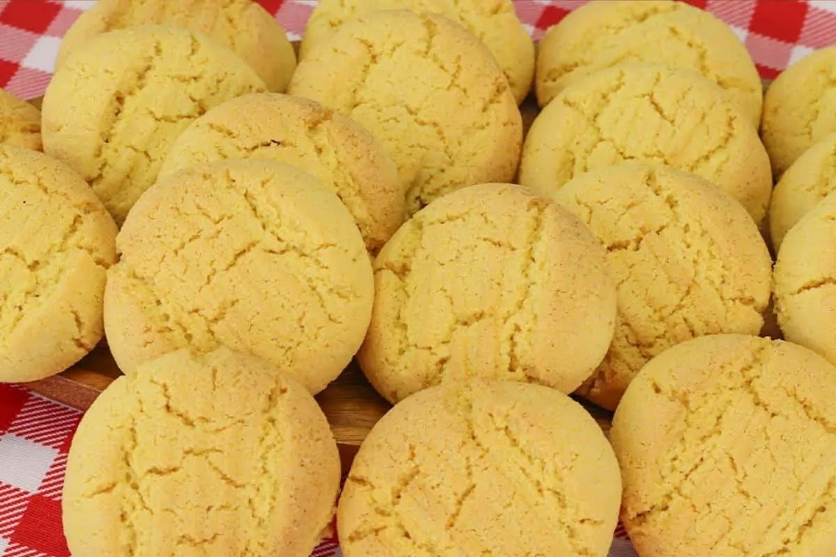 Bolacha de fubá da roça para servir com um cafezinho no lanc