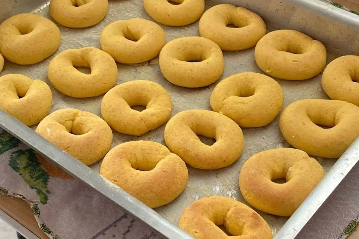 Bolacha de fubá da vovó crocante e deliciosa que é impossíve