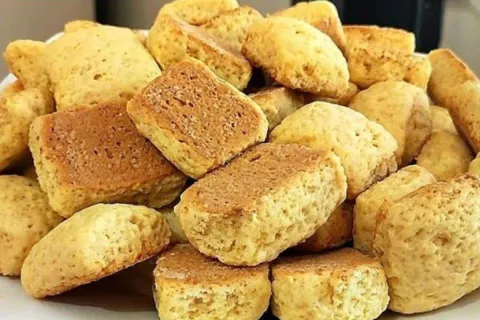 Bolacha doce que desmancha na boca usando ingredientes bem s