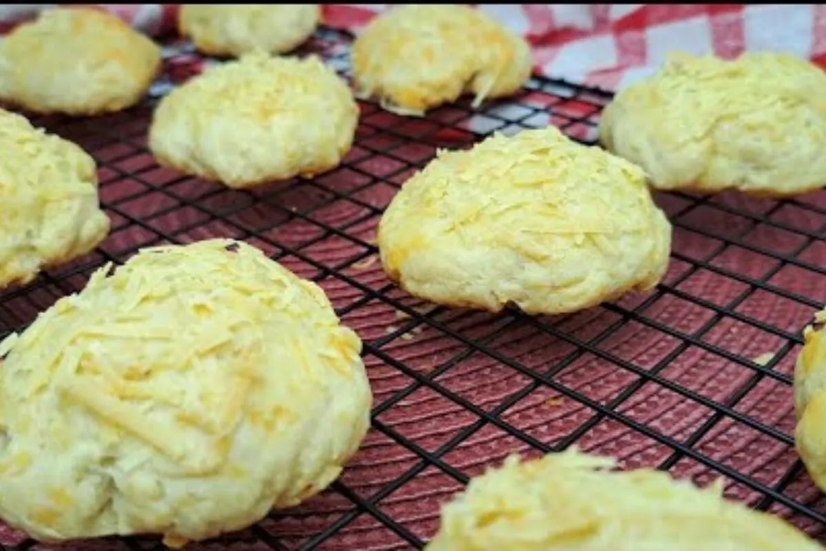 Bolacha salgada de parmesão macia e muito saborosa para serv
