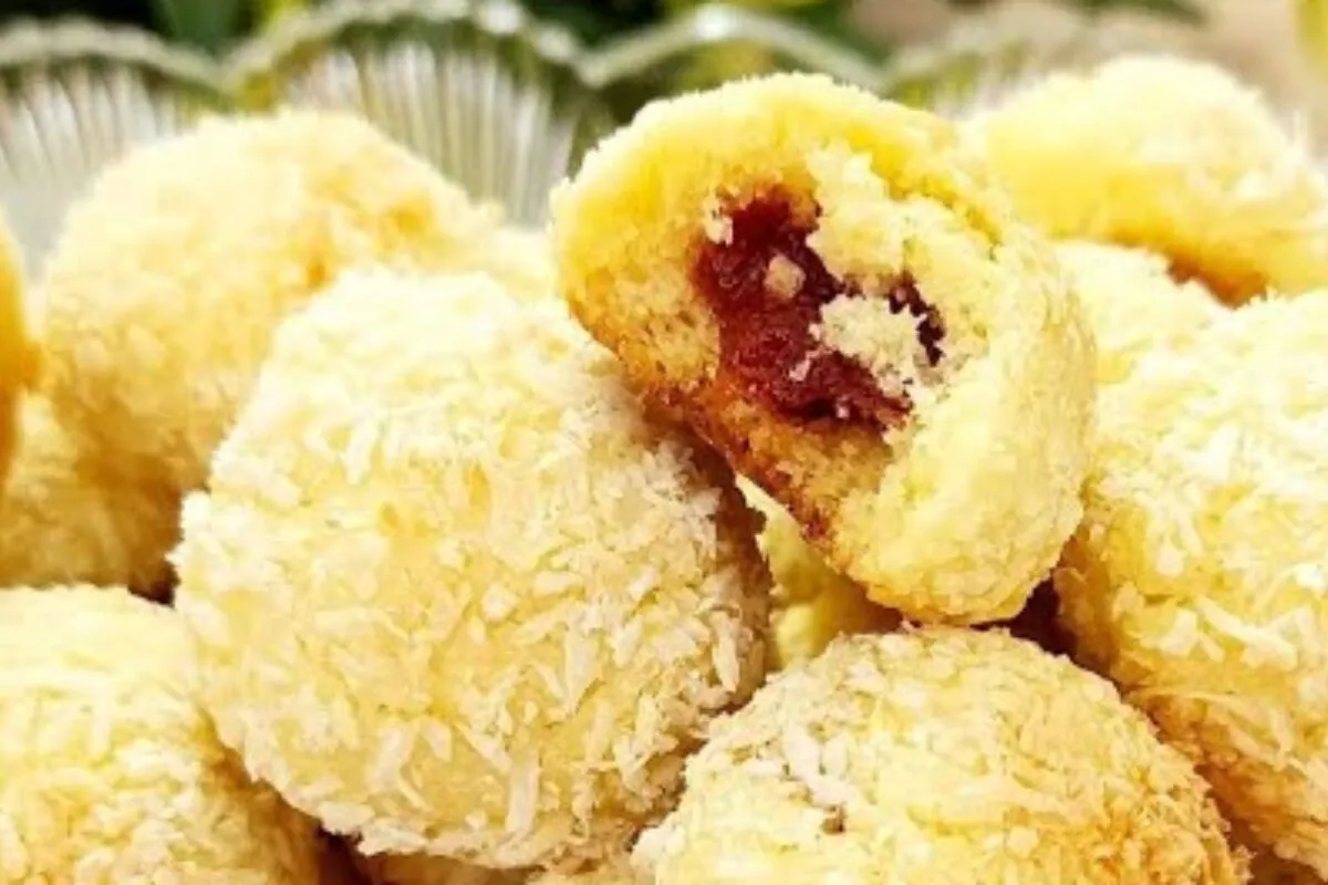 Bolachinha de coco com goiabada: irresistível e desmancha na