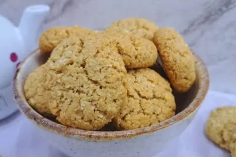 Bolachinha de coco crocante com aveia e sem farinha de trigo