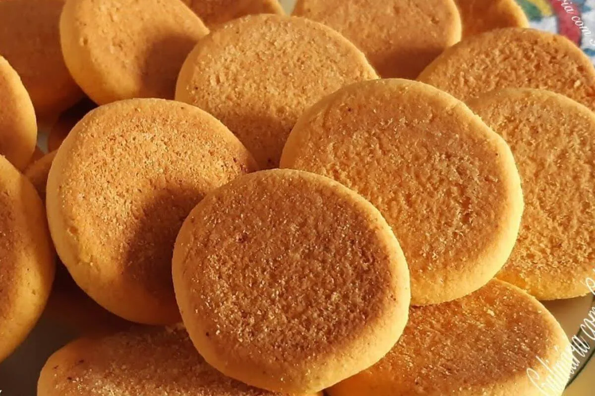 Bolachinha de fubá deliciosa e bem simples de fazer para ser