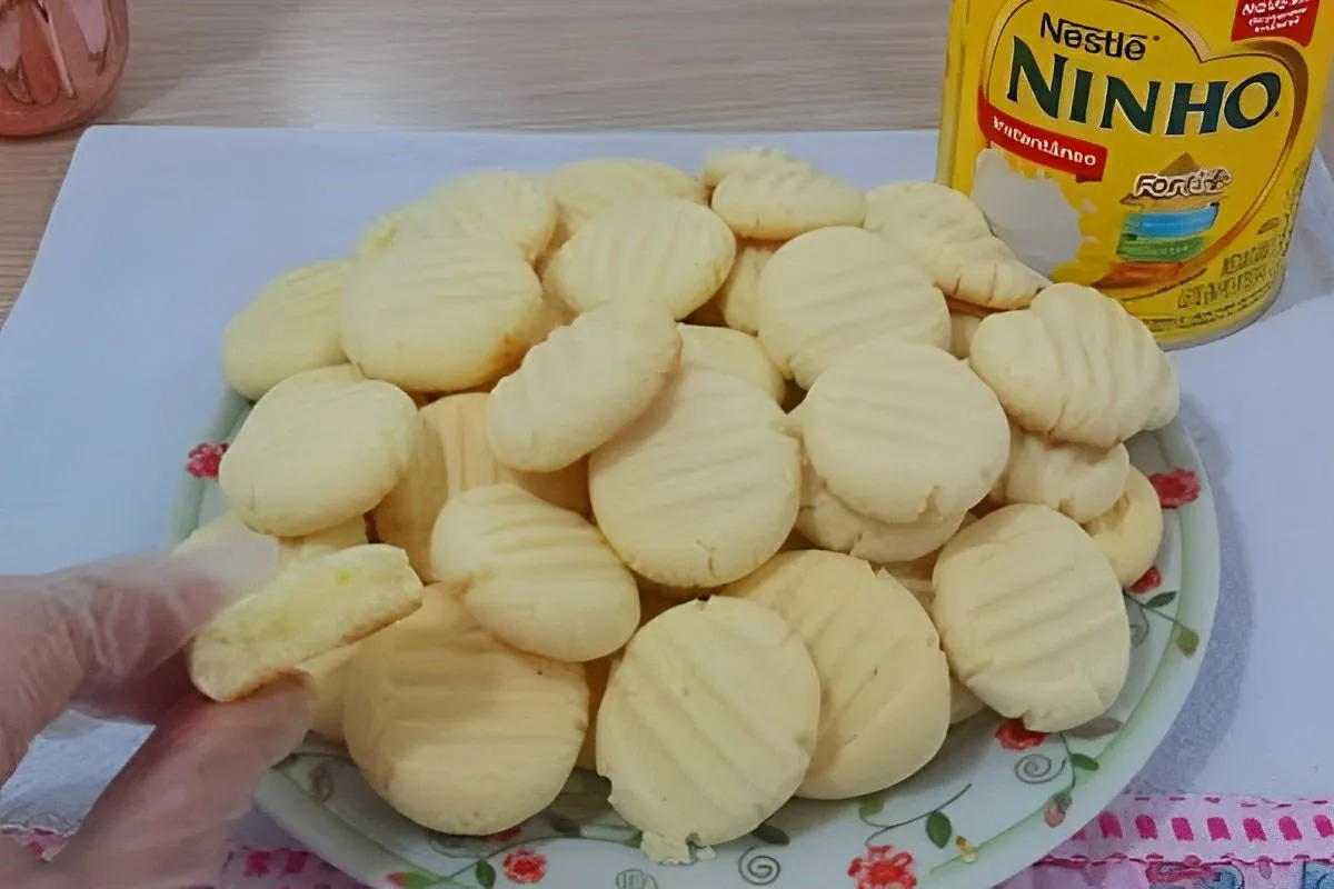Bolachinha de leite condensado com Leite Ninho é só misturar