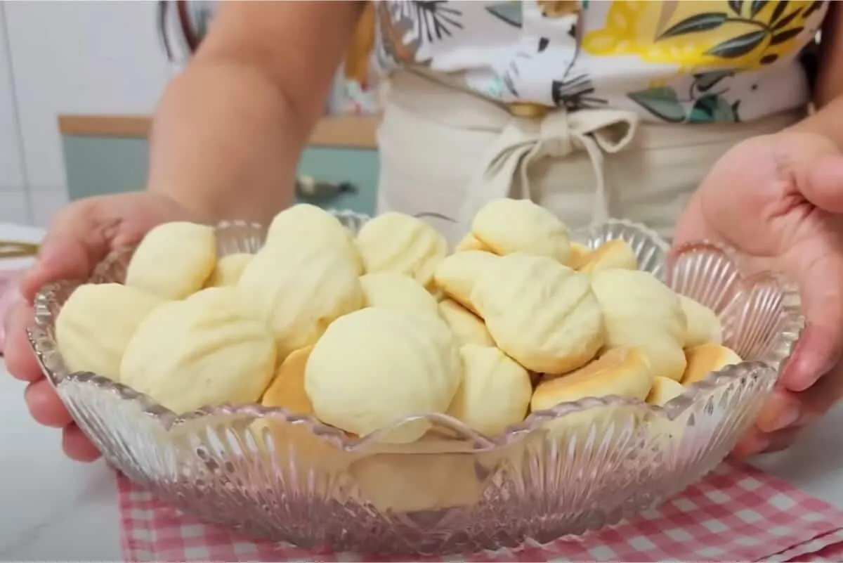 Bolachinha de nata derrete na boca e leva poucos ingrediente