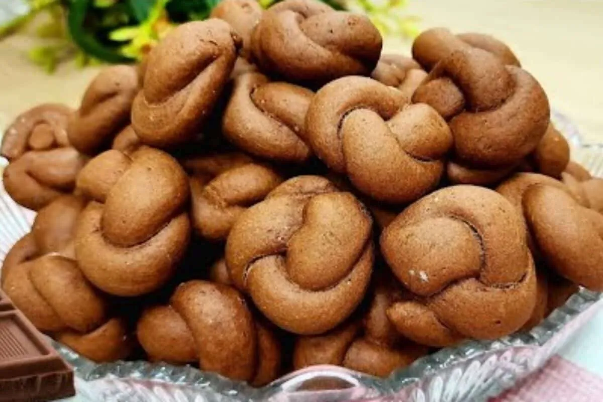 Bolachinha torcida de chocolate que derrete na boca e é muit