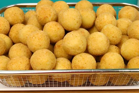 Bolinha de queijo fácil: essa não tem como errar e fica uma 
