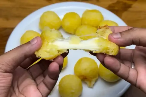 Bolinha de queijo que aprendi com uma salgadeira profissiona