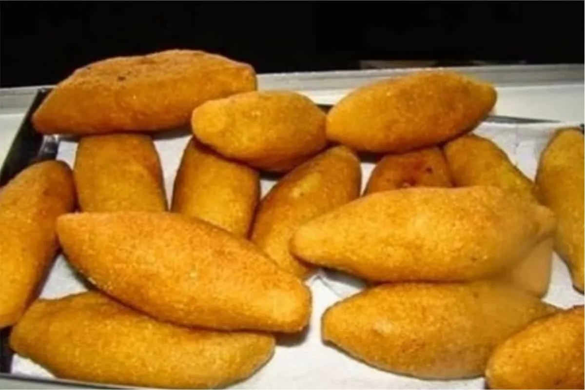 Bolinho caipira de frango inteiro com farinha de milho igual